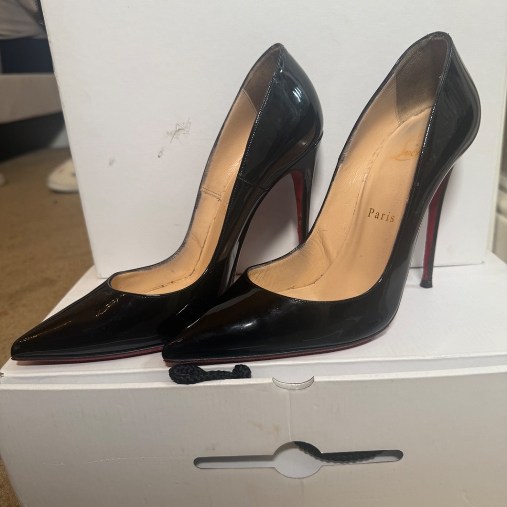 Classic Black Christian Louboutin Heels ( Pre-Loved 6/10 Condtion) - Picture 2 of 6